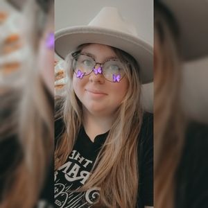 Meet your Posher, Alivia